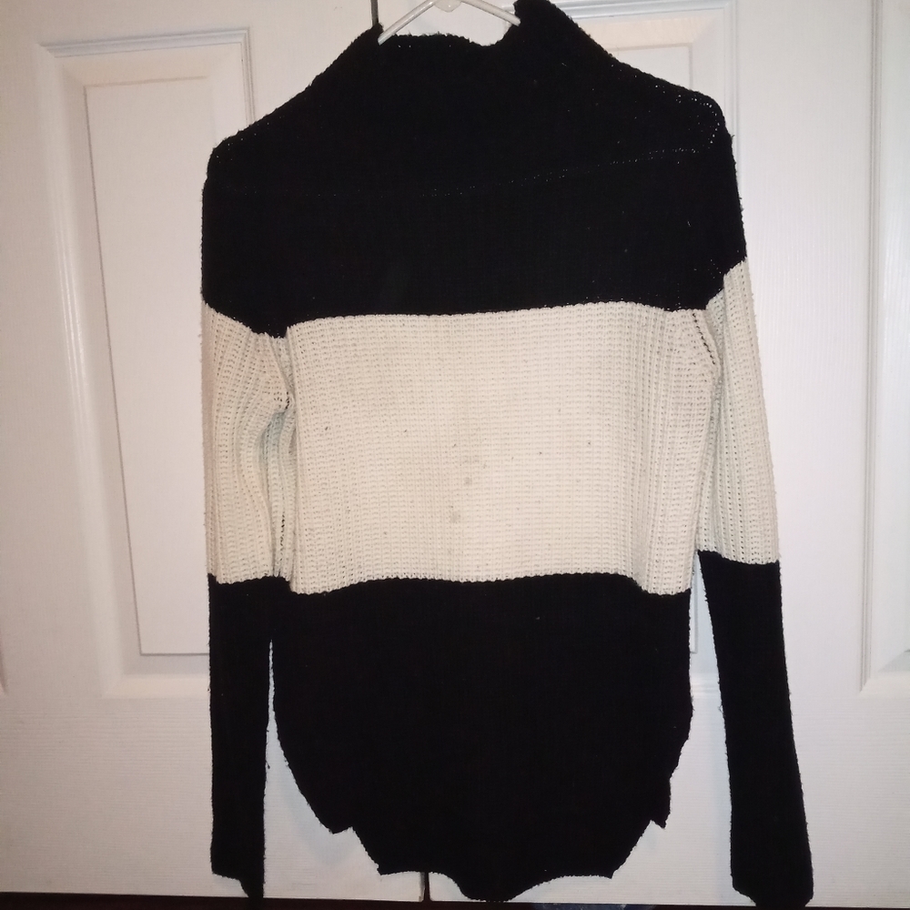 Black and white knit sweater small turtle neck